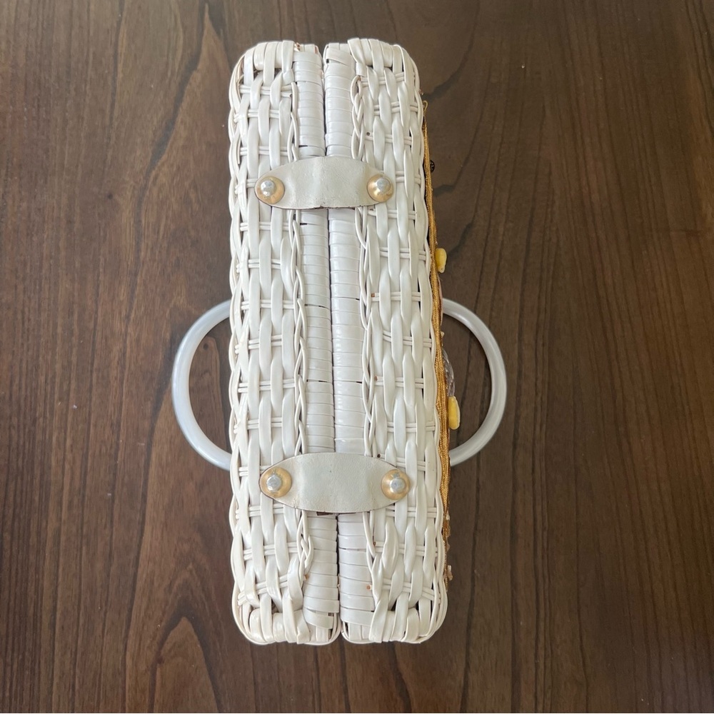 Vintage Seashell Embellished White Wicker Handbag - Picture 16 of 16